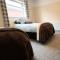 Shirley House 4, Guest House, Self Catering, Self Check in with smart locks, use of Fully Equipped Kitchen, close to City Centre, Ideal for Longer Stays, Excellent Transport Links - 南安普敦