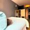 Shirley Apartments, Cozy Studio, Self Check in, 10 min Drive to City Centre, Walking to Redbridge Train Station