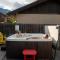 Snowcreek Suite - Cedar - ADA- Hot Tub - Kitchenette - 莱文沃思