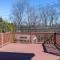 Charming 3BR Home With a Deck and Yard - 黑格斯敦