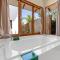 The Peony Isle - Luxe Lakeside Haven with Pool & Spa The Peony Isle - Luxe Lakeside Haven with Pool & Spa