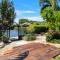 The Peony Isle - Luxe Lakeside Haven with Pool & Spa - Trinity Beach