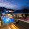 The Peony Isle - Luxe Lakeside Haven with Pool & Spa - Trinity Beach