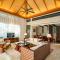 Grand Metropark Villa Resort Sanya Yalong Bay - Beach shuttle and Singer performance