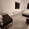 SuperValue Suite 1 - Fast WiFi, Hotel Linen, Keyless Entry, City only 10 Mins - BY PROPERTY PROMISE - Cardiff