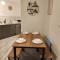 SuperValue Suite 1 - Fast WiFi, Hotel Linen, Keyless Entry, City only 10 Mins - BY PROPERTY PROMISE - Cardiff