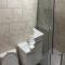 Room in Apartment - Stylish Apartment with Private Room and Facilities - Бристоль