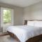 Lakehouse Inn - Lee