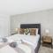 Room in Guest room - Modern Guest Room in West Midlands with Private Entrance - 伯明翰