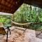 Rio celeste Garza del Sol Glamping Bromelia