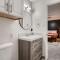 The Arvada Retreat with HotTub, Games, Gym and Lounge - Арвада