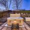The Arvada Retreat with HotTub, Games, Gym and Lounge - Arvada