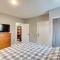 Cozy Missouri Escape with Balcony, Near Colleges! - Nevada