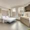 Central Studio with Community Perks in Newark! - Newark