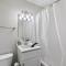 Stylish 2BR Duplex with Easy Access to Birmingham - هوفر
