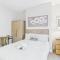 RestfullStays- 3 Bedroom, 4 Bed House FREE PARKING