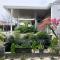 Garden Full House