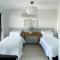 Stylish Executive City Pad w Parking and Pool