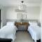 Stylish Executive City Pad w Parking and Pool