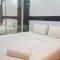 Simply 1BR at 31st Floor Vida View Makassar Apartment By Travelio - Pampang
