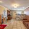Econo Lodge Inn & Suites