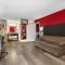 Econo Lodge Inn & Suites