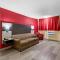 Econo Lodge Inn & Suites