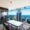 Circle on Cavill 2-Bed Sea View
