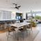 Blue Sea - Henley Beach Luxe 4BR - Sea Views - Sun Sand Surf