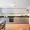 Apt 3, Soho Apartments 2nd & 3rd floors by Indigo Flats - Лондон