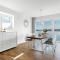 Brise- direkt am Wasser, Hafenblick, Fahrstuhl, Sauna, ueberdachter Balkon