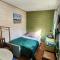 LEscale - private bed, shower room & kitchen