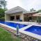 Classy 4BR Villa with Pool at Mesa de Yeguas - 阿纳波伊马