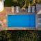 Infinity Villa with Pool, BBQ and Ping-Pong Table, 2km from the beach