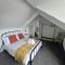 Inalong - Quirky property with sea views above an Ale House - Мамблс