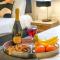 Charming House - Close to Shops & City Centre - Free Parking, Self-Check-In, Fast WiFi & Smart TV with Netflix by Yoko Property
