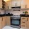 Modern 3BR! 9FL, King Bed! STI with Pool! Fast wifi! - Santiago de los Caballeros