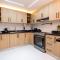 Modern 3BR! 9FL, King Bed! STI with Pool! Fast wifi! - Santiago de los Caballeros