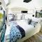 Stay in Style - Airstream & Views - Spring Valley