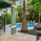 Chic Pool Oasis Modern Open Floor King Beds - Форт-Лодердейл
