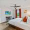 Chic Pool Oasis Modern Open Floor King Beds - Форт-Лодердейл