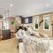 Lake Front Condo W Pool Access Walk to Saugatuck - Saugatuck