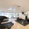 Lake View Studio near Marina with Pool, Sauna and Gym - Dubaj