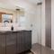 Seascape - 2 Bed Ocean View with BBQ