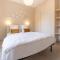 Charming Holiday Home with Private Pool - Hautefort