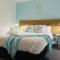 Modern unit, Pool, Gym, kitchen & CBD location