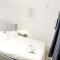 3-Bed Apt-15 Mins to Heathrow-Pet-Friendly-Parking - Northolt