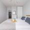 Nowoczesny Apartament w Gliwicach z Umeblowanym Balkonem by Noclegi Renters - Gliwice