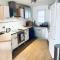 2 Bedroom Flat with River View - Reading