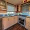 Homely 8 Berth Caravan Near To The Beach At Naze Marine Holiday Park, Ref 17140P - 内兹岬附近沃尔顿